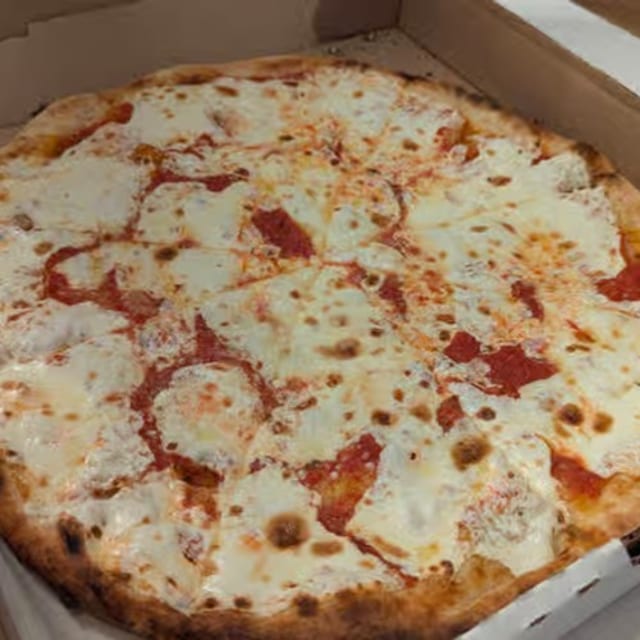 Traditional Pizza with Tomato Sauce.